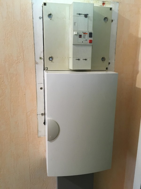 Remplacement de tableau électrique vétuste à Bordeaux dans un studio de 30 m² avec mise en sécurité conforme pour propriétaires et locataires