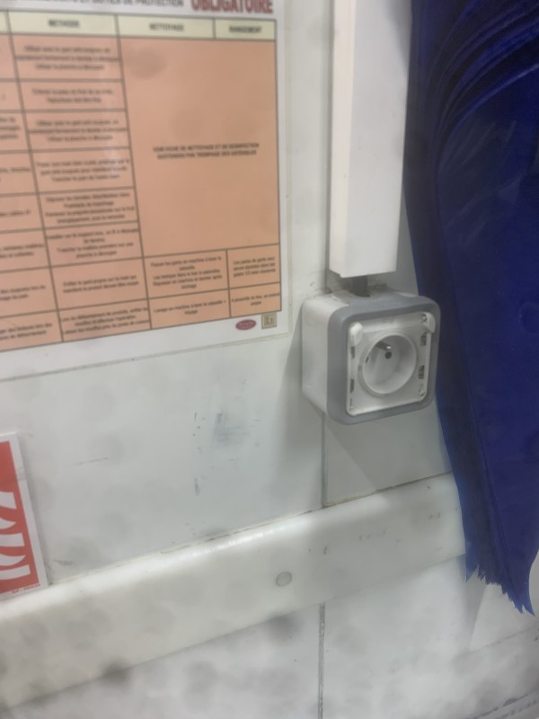 remise en conformité des prises d'une cuisine professionnelle rue Ste catherine proche place de la victoire