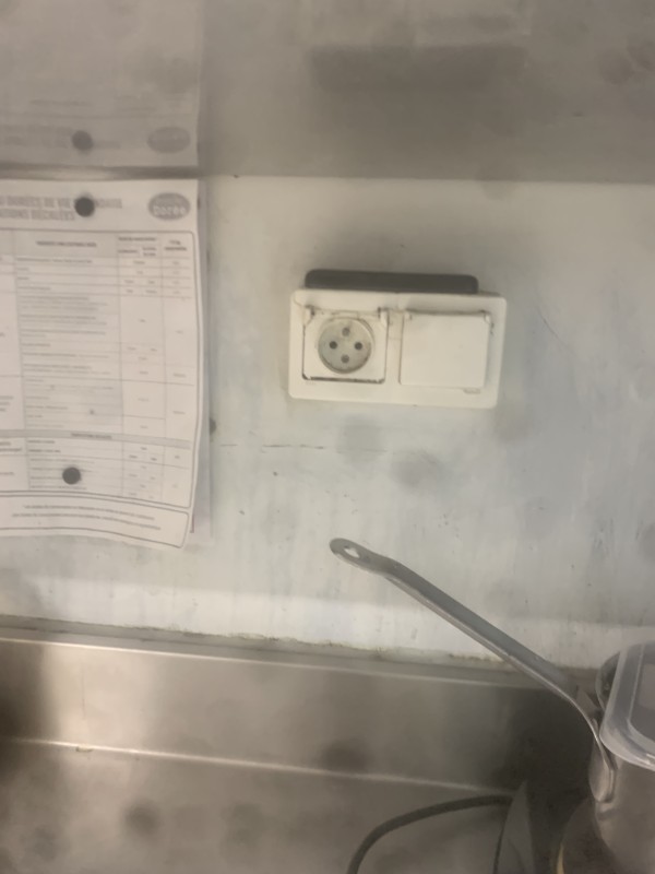 remise en conformité des prises d'une cuisine professionnelle rue Ste catherine proche meriadeck