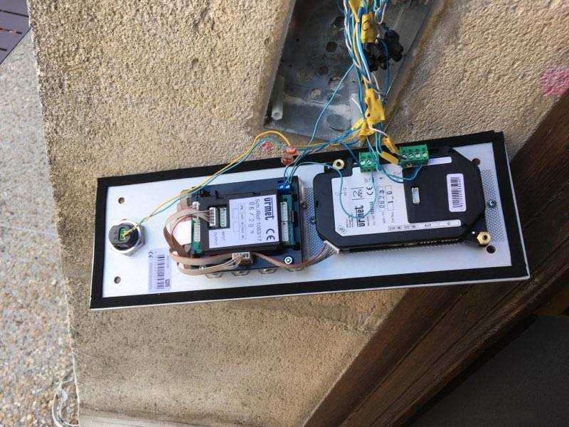 Dépannage en urgence avec réparation d'un interphone d'immeuble en copropriété à Bordeaux proche place gambetta