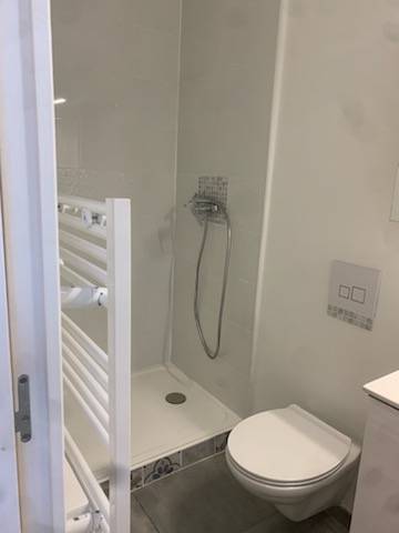 Rénovation électrique complète de studio à Bordeaux avec mise aux normes et éclairage sur mesure