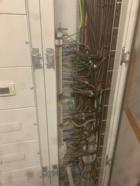 Dépannage d'interrupteur à clé pour circuit d'éclairage de magasin à Bordeaux