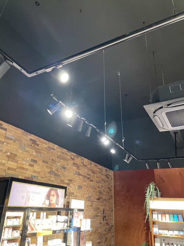 dépannage sur un éclairage local commercial 