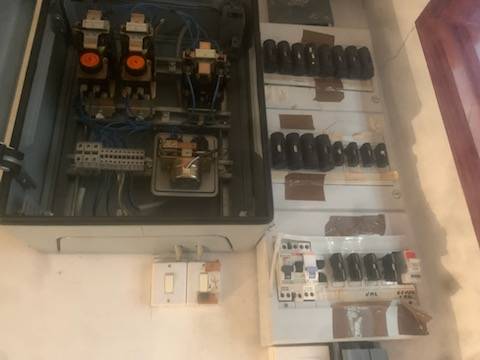 reperage des anciennes protections d un tableau electrique a fusibles
