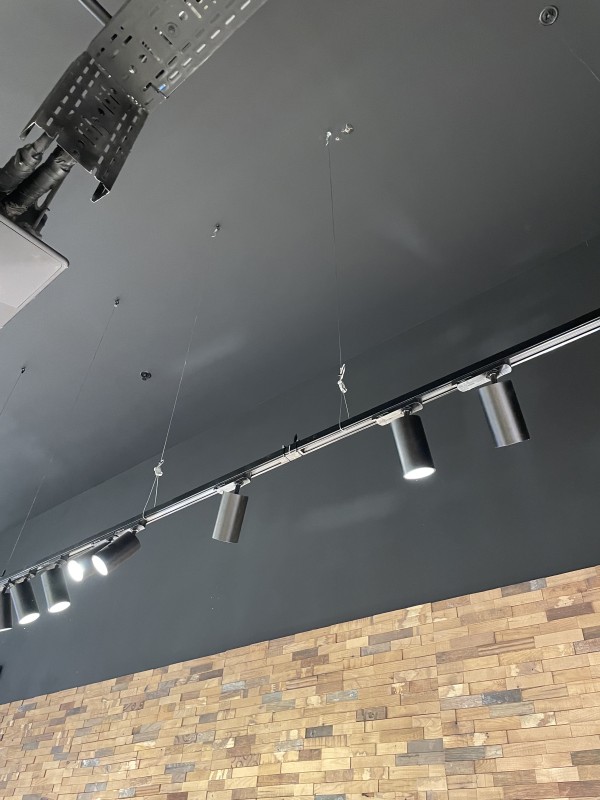 dépannage sur un éclairage local commercial 