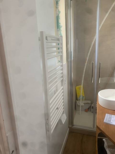 Remise aux normes des circuits électriques d'une salle de bain à Bordeaux