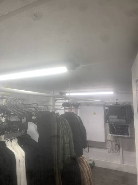 Installation d'un éclairage dans une réserve d'un magasin à Bordeaux