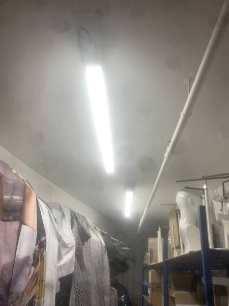 Installation d'un éclairage dans une réserve d'un magasin à Bordeaux