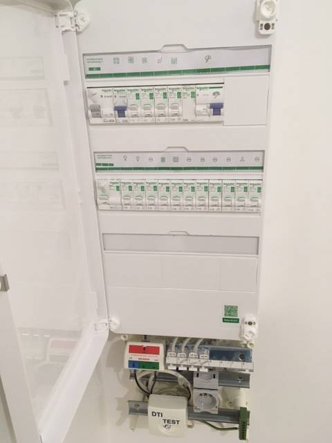 electricien serieux pour renover  votre installation électrique de votre appartement de 30 m2 à Talence (33400) proche pessac suite a un incendie ?