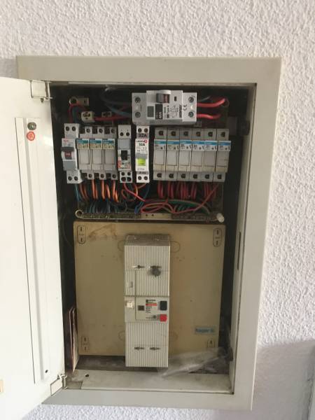 Electricien pour rénovation tableau électrique 2 rangées selon normes en vigueur (NFC15100) pour  un studio  de 20 m2  a bordeaux centre