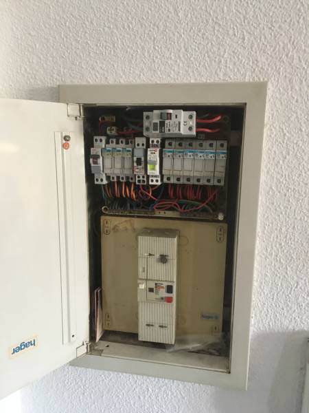 Electricien pour rénovation tableau électrique 2 rangées selon normes en vigueur (NFC15100) pour  un studio  de 20 m2  a bordeaux centre