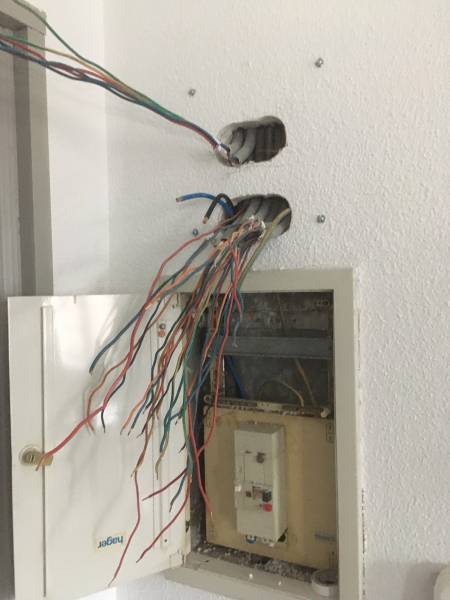 Electricien pour rénovation tableau électrique 2 rangées selon normes en vigueur (NFC15100) pour  un studio  de 20 m2  a bordeaux centre