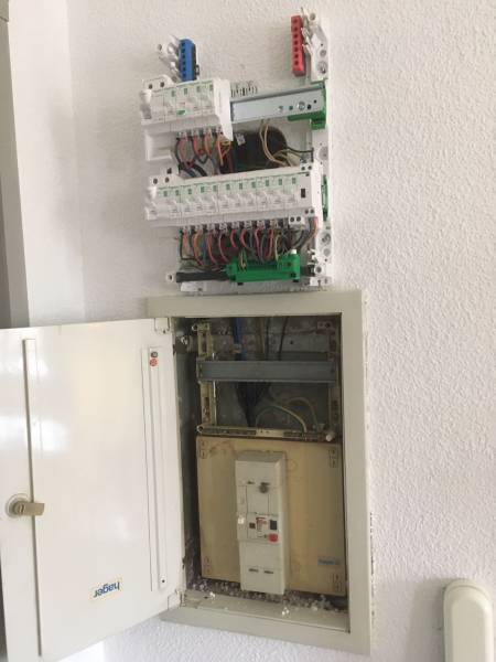 Electricien pour rénovation tableau électrique 2 rangées selon normes en vigueur (NFC15100) pour  un studio  de 20 m2  a bordeaux centre