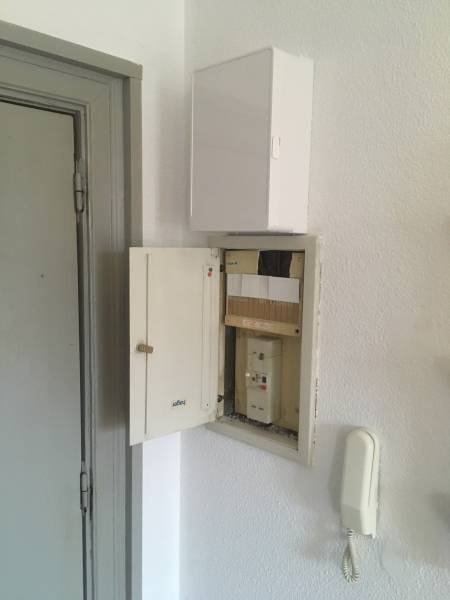 Electricien pour rénovation tableau électrique 2 rangées selon normes en vigueur (NFC15100) pour  un studio  de 20 m2  a bordeaux centre