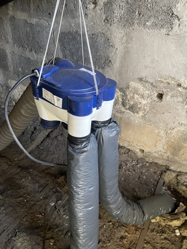 dépannage en urgence sur bloc moteur vmc dans les combles d'une maison de 130 m2 en pierre a étage cours pasteur proche place de la victoire