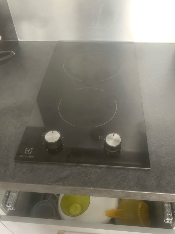 pose et raccordement plaque de cuisson bordeaux proche cauderan