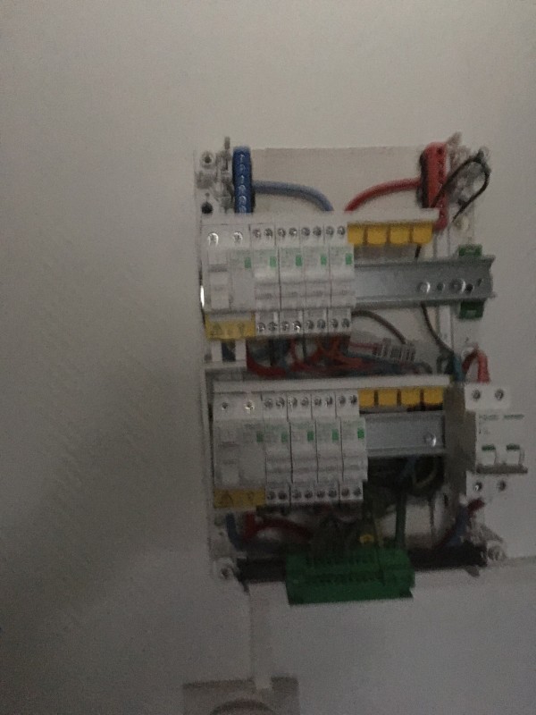 Remise en conformité d’un tableau électrique après incendie dans un appartement de 60 m² à Bordeaux