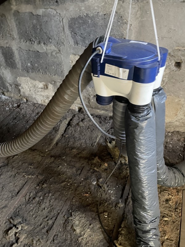 dépannage en urgence sur bloc moteur vmc dans les combles d'une maison de 130 m2 en pierre a étage cours pasteur proche place de la victoire