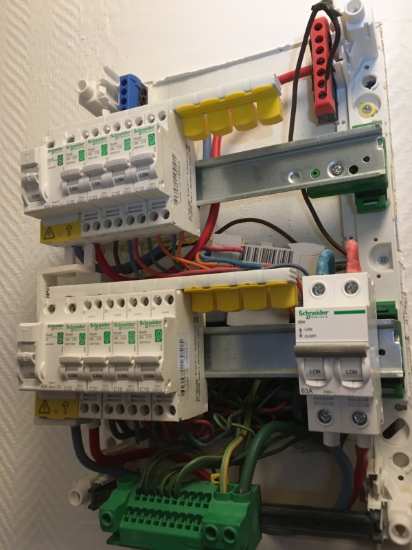 Remise en conformité d’un tableau électrique après incendie dans un appartement de 60 m² à Bordeaux