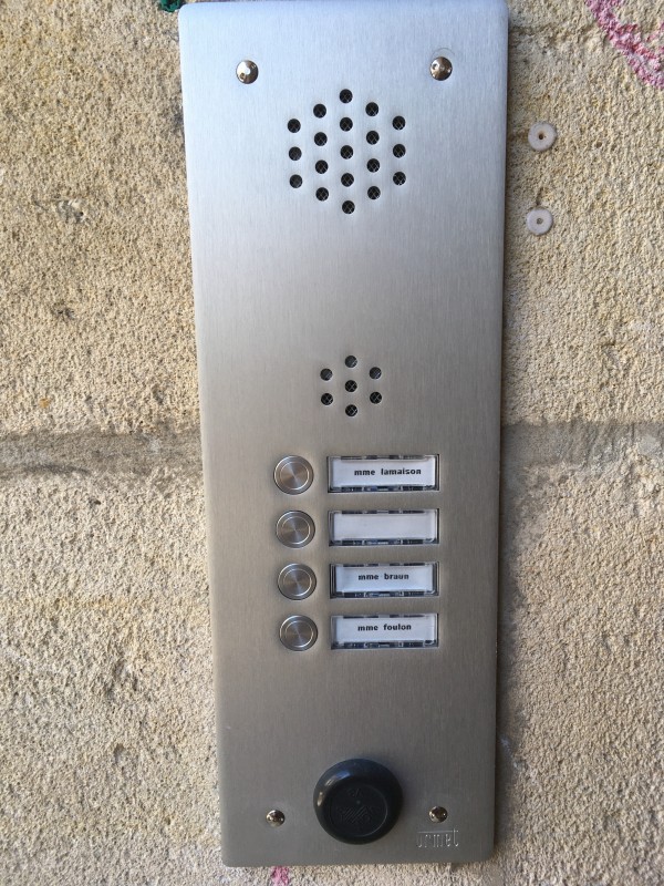 électricien pour système interphonie avec système vigik dans un immeuble en copropriété de 250m2 a bordeaux proche allée tourny