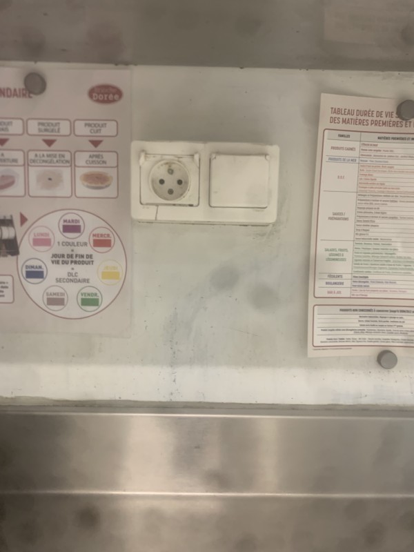 remplacement des prises d'une cuisine professionnelle cours de l'intendance proche grand théâtre